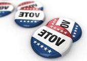 Botones de campaña que dicen "votar"